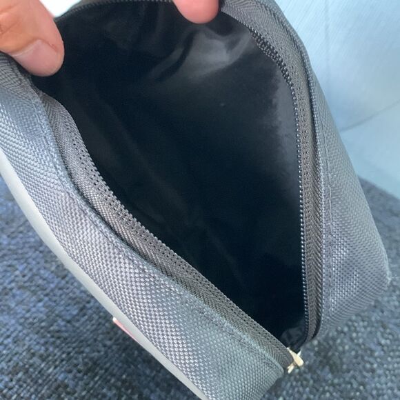 Small Tumi zip top - Picture 7 of 10